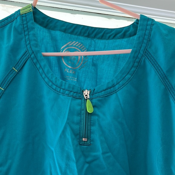 Blue scrub top - Picture 2 of 3